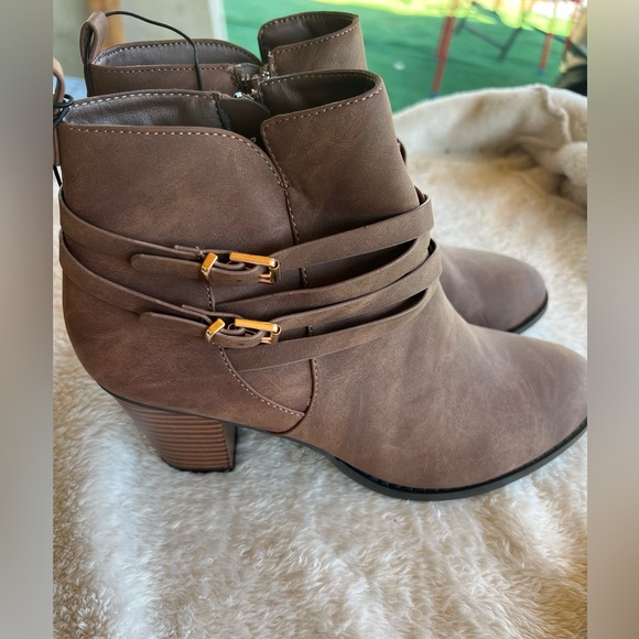NWT beautiful ankle boots, never used. Cute buckle design. - Picture 6 of 13